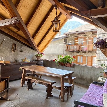 Villa Casa Nel Centro Storico Di Borno Esterno foto