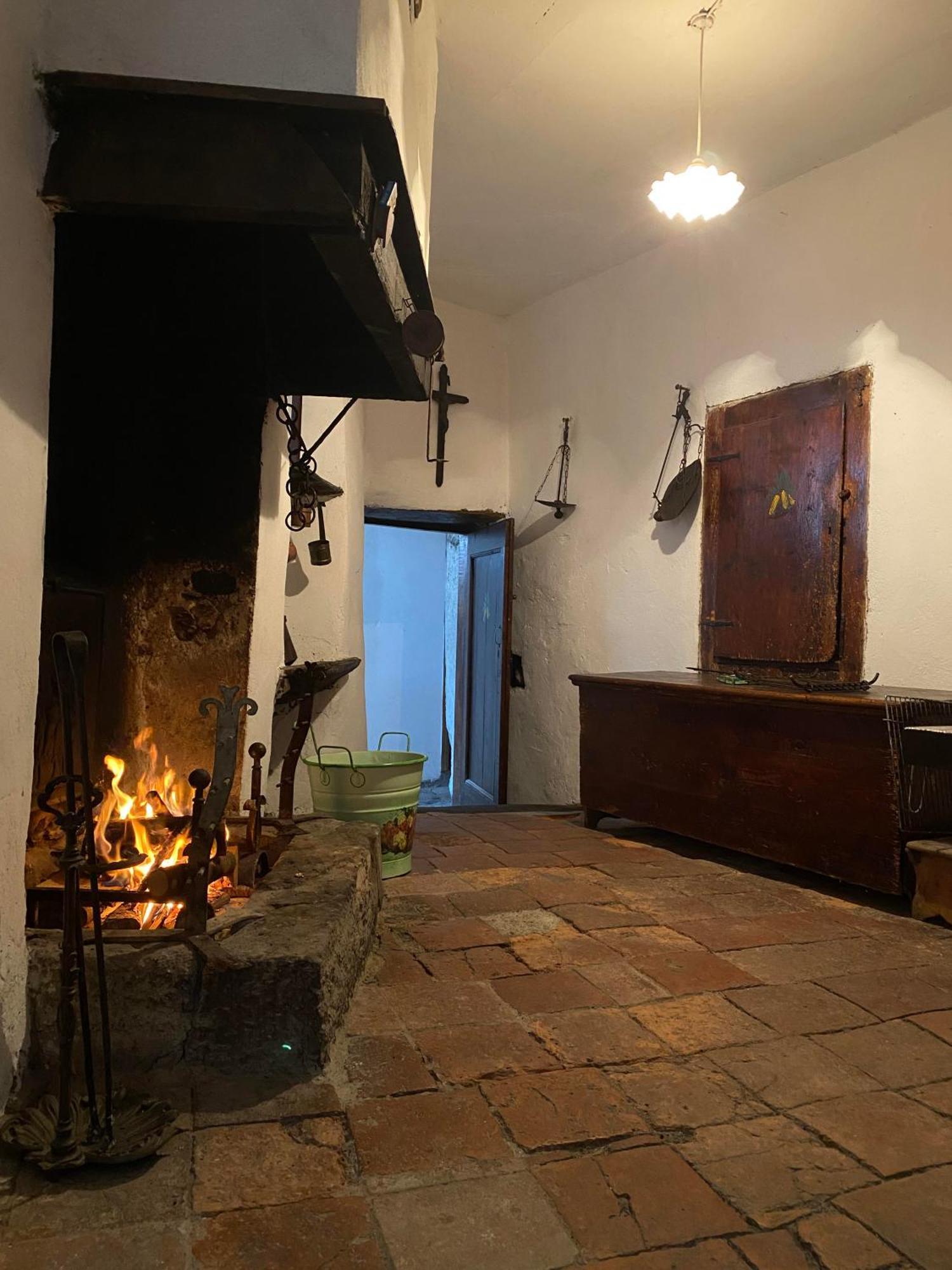 Villa Casa Nel Centro Storico Di Borno Esterno foto
