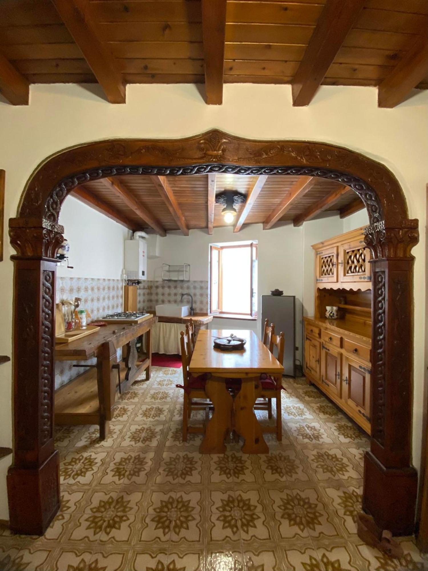 Villa Casa Nel Centro Storico Di Borno Esterno foto