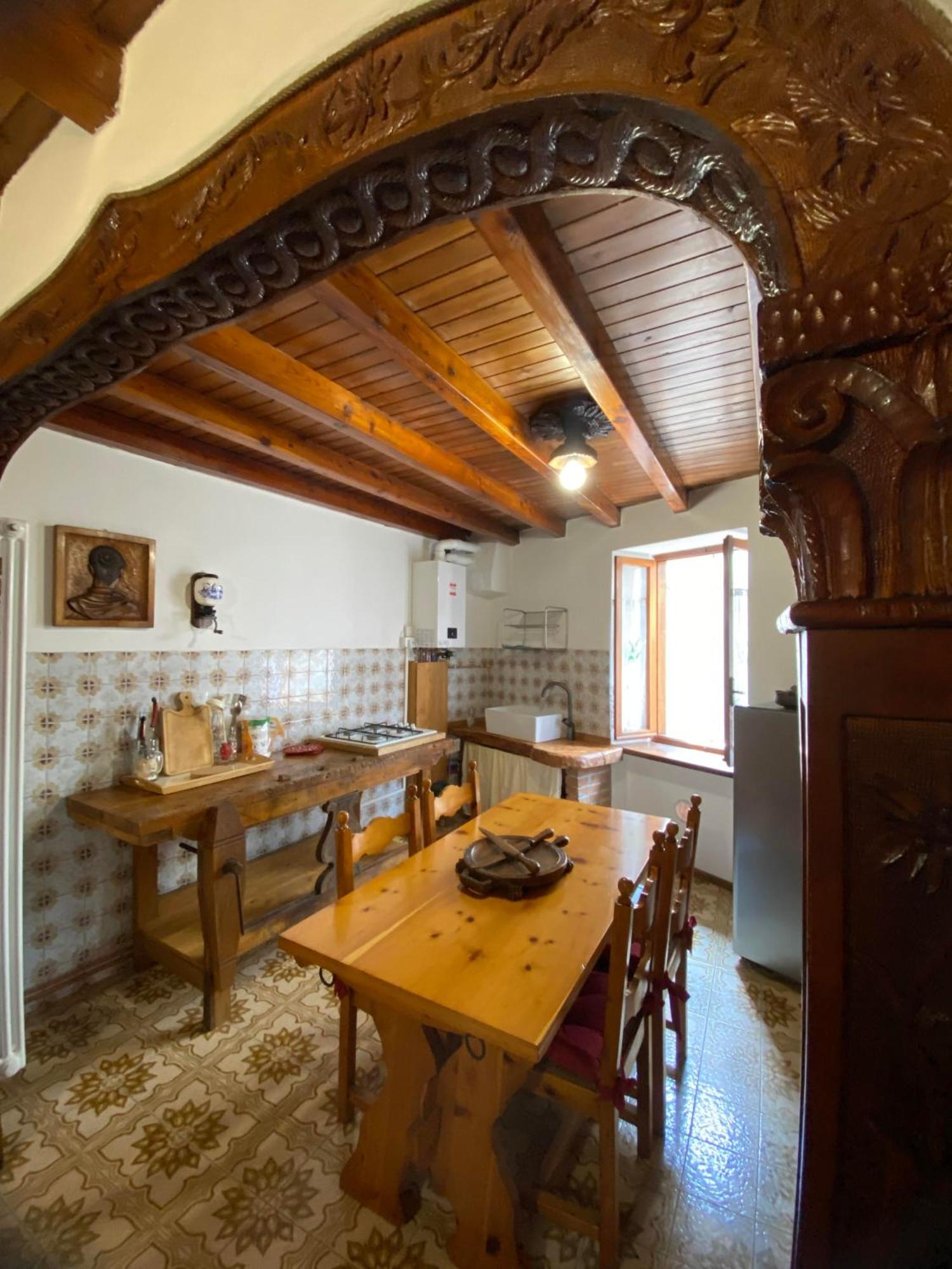 Villa Casa Nel Centro Storico Di Borno Esterno foto