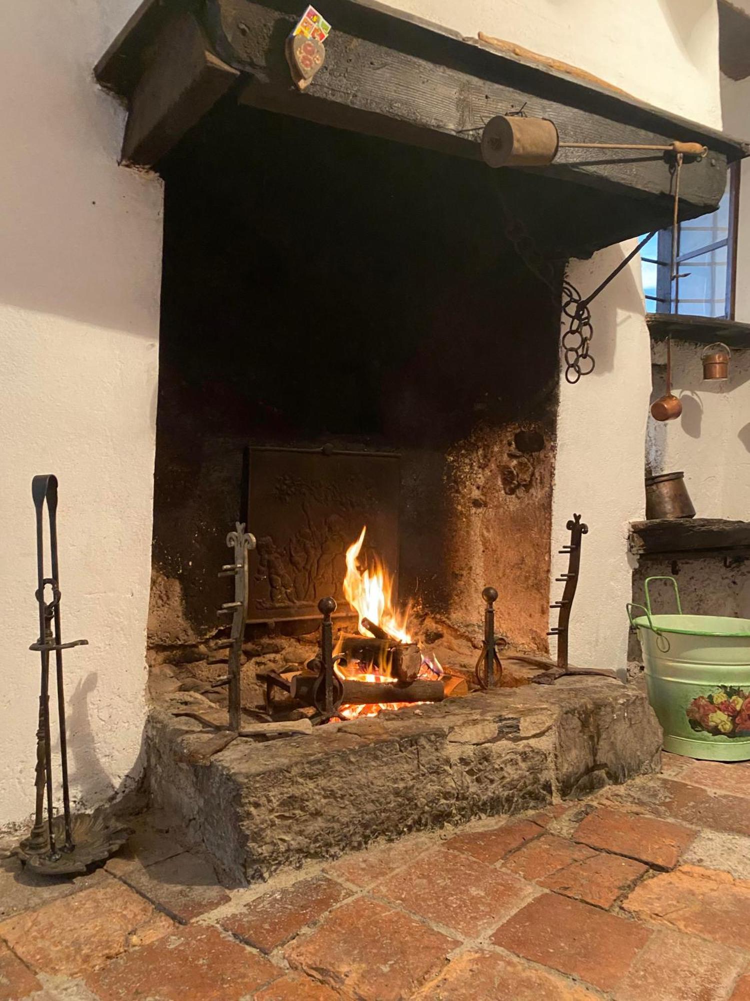 Villa Casa Nel Centro Storico Di Borno Esterno foto