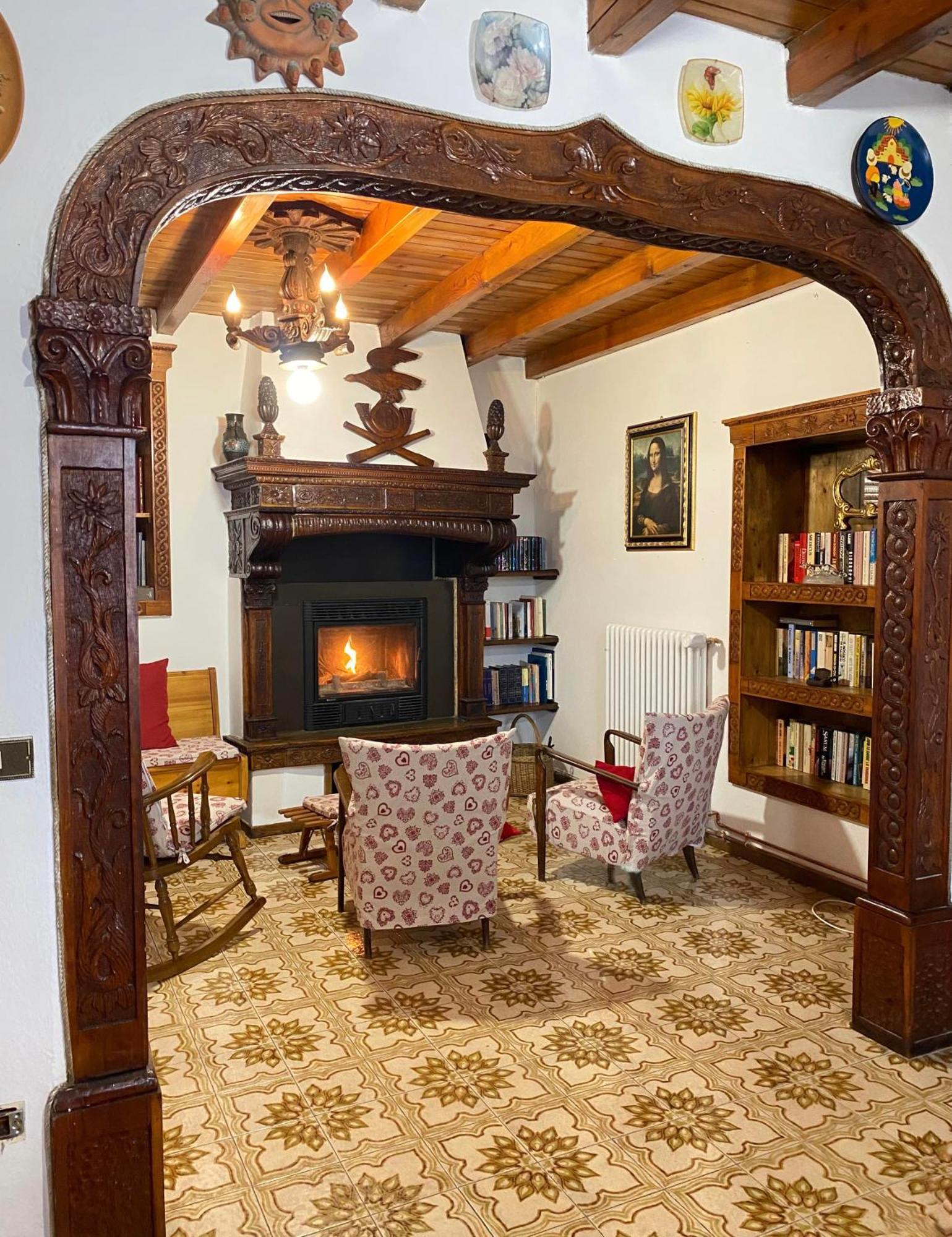 Villa Casa Nel Centro Storico Di Borno Esterno foto