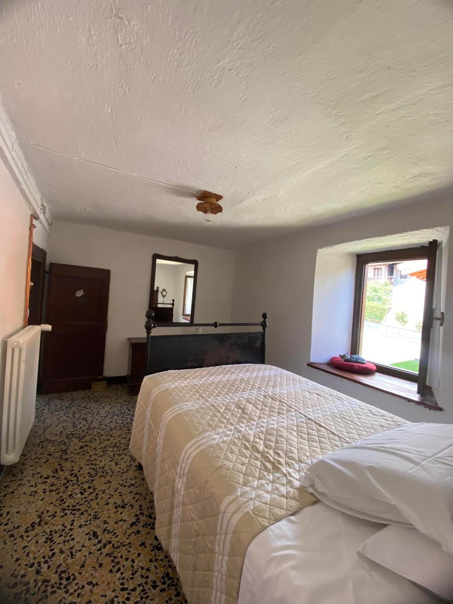 Villa Casa Nel Centro Storico Di Borno Esterno foto