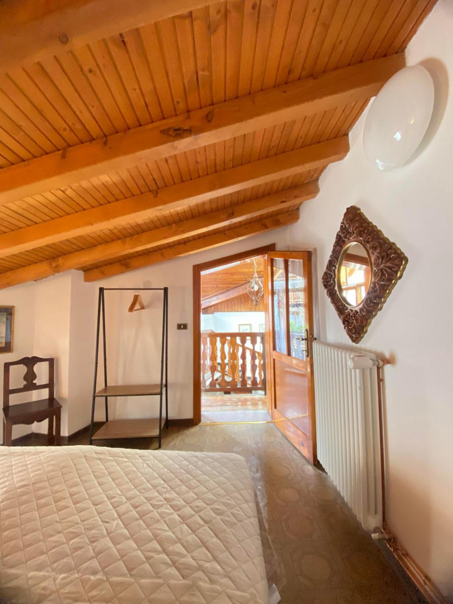 Villa Casa Nel Centro Storico Di Borno Esterno foto
