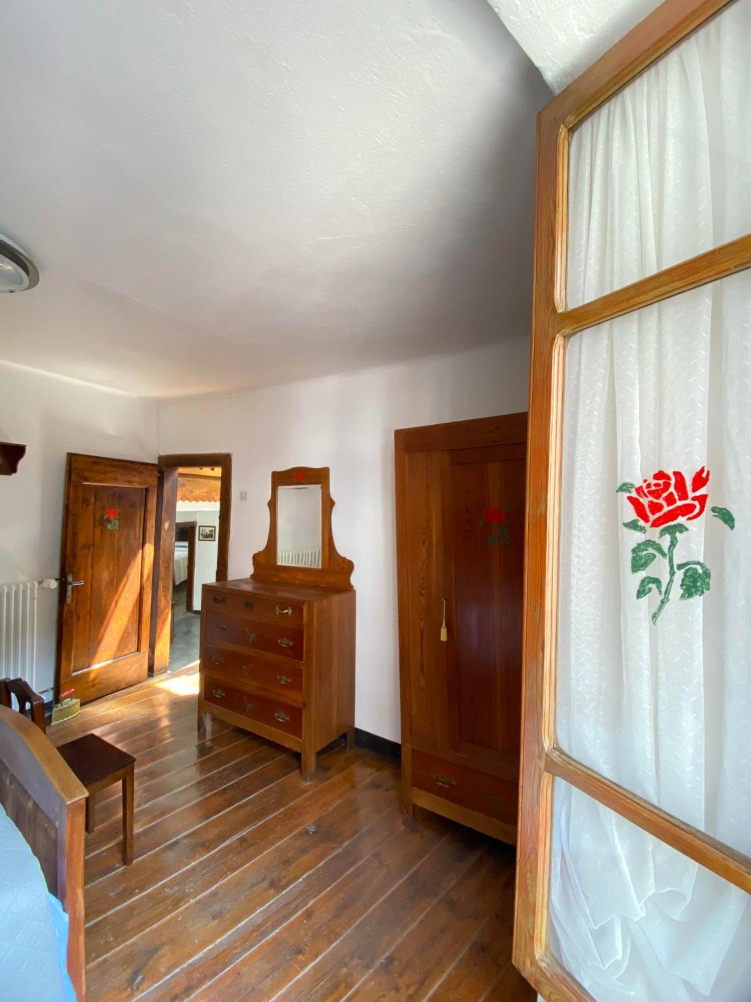 Villa Casa Nel Centro Storico Di Borno Esterno foto