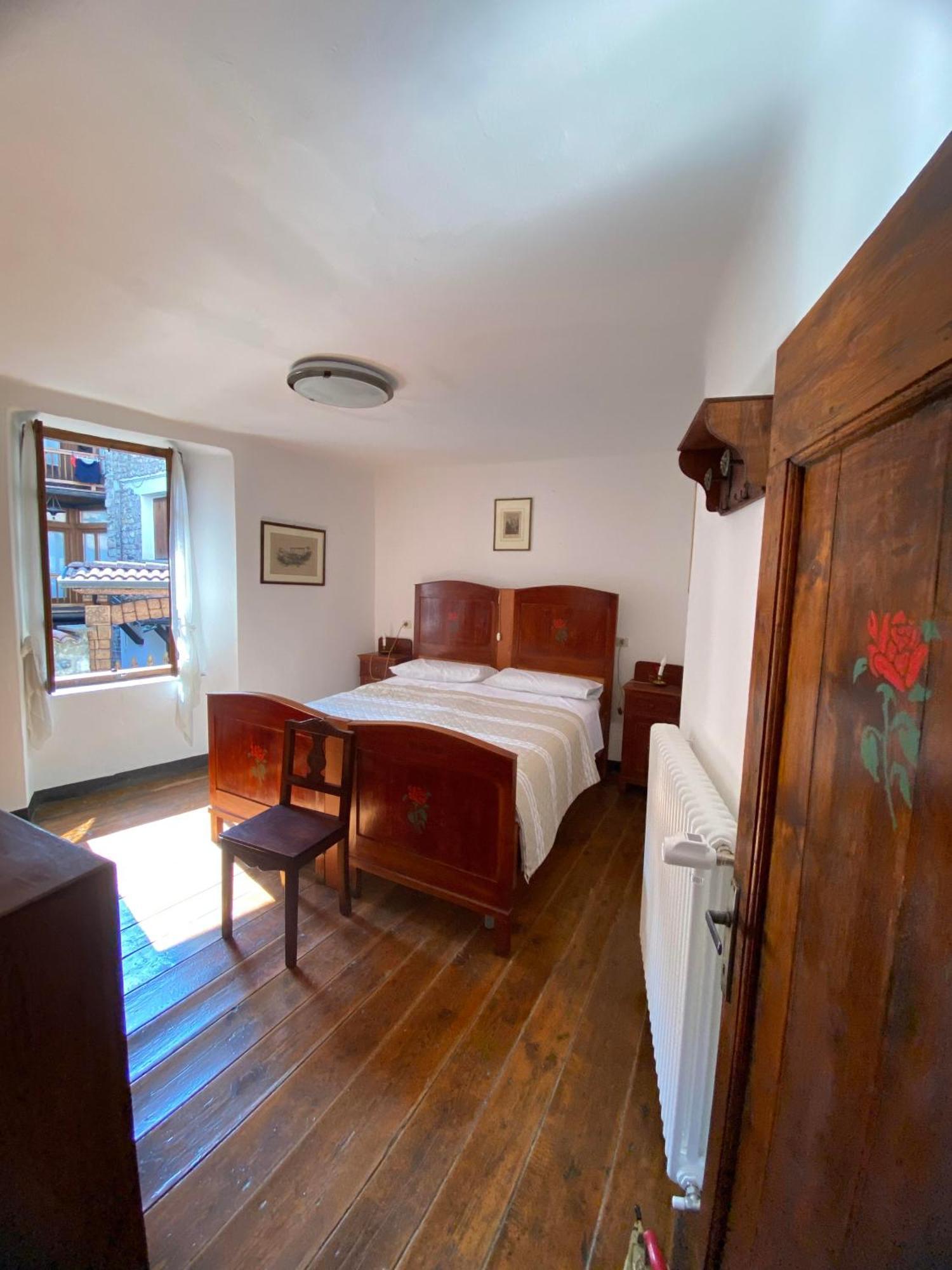 Villa Casa Nel Centro Storico Di Borno Esterno foto