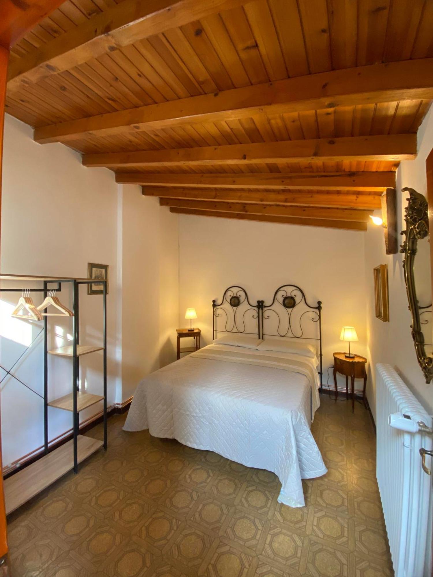 Villa Casa Nel Centro Storico Di Borno Esterno foto