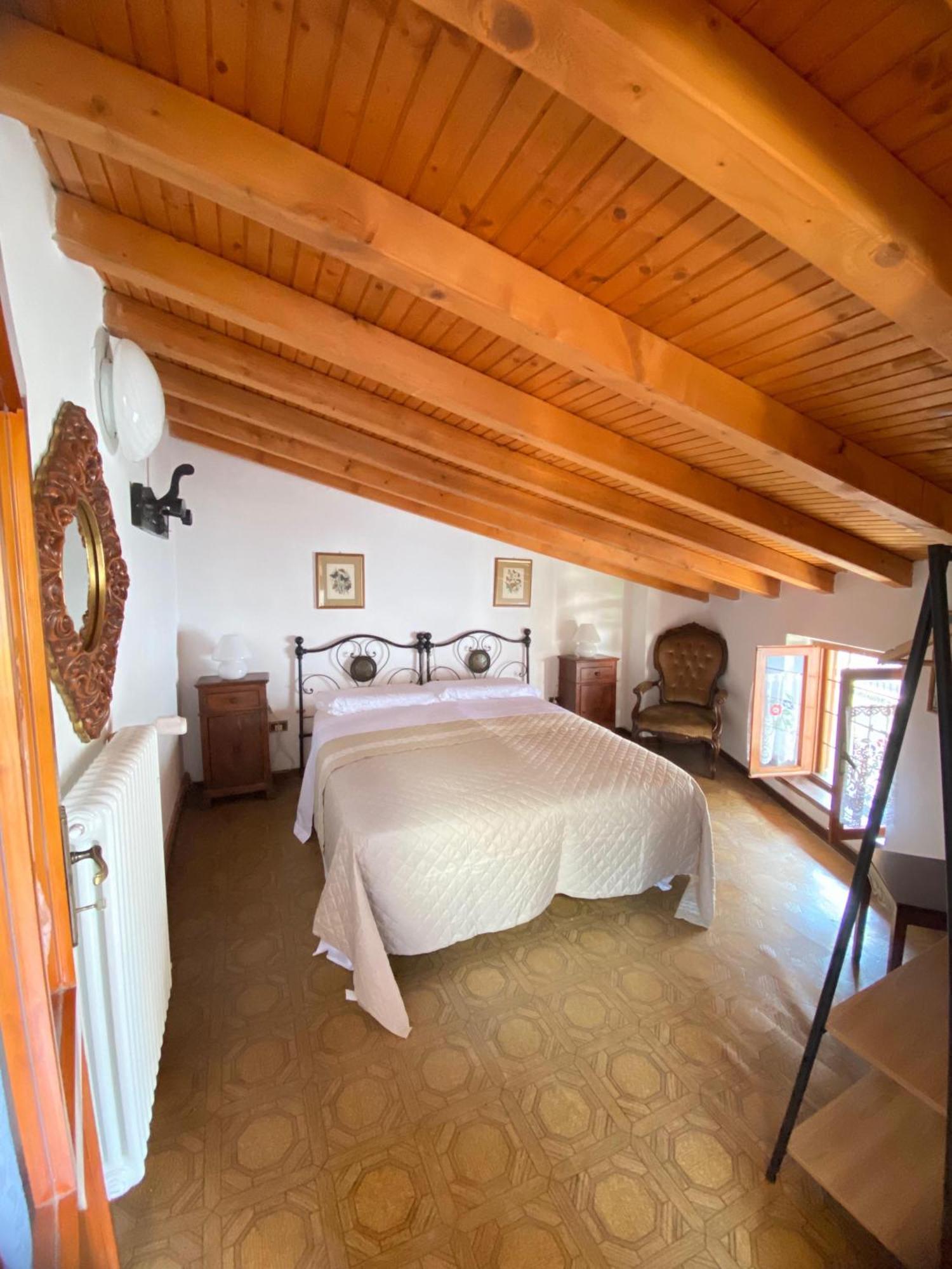 Villa Casa Nel Centro Storico Di Borno Esterno foto