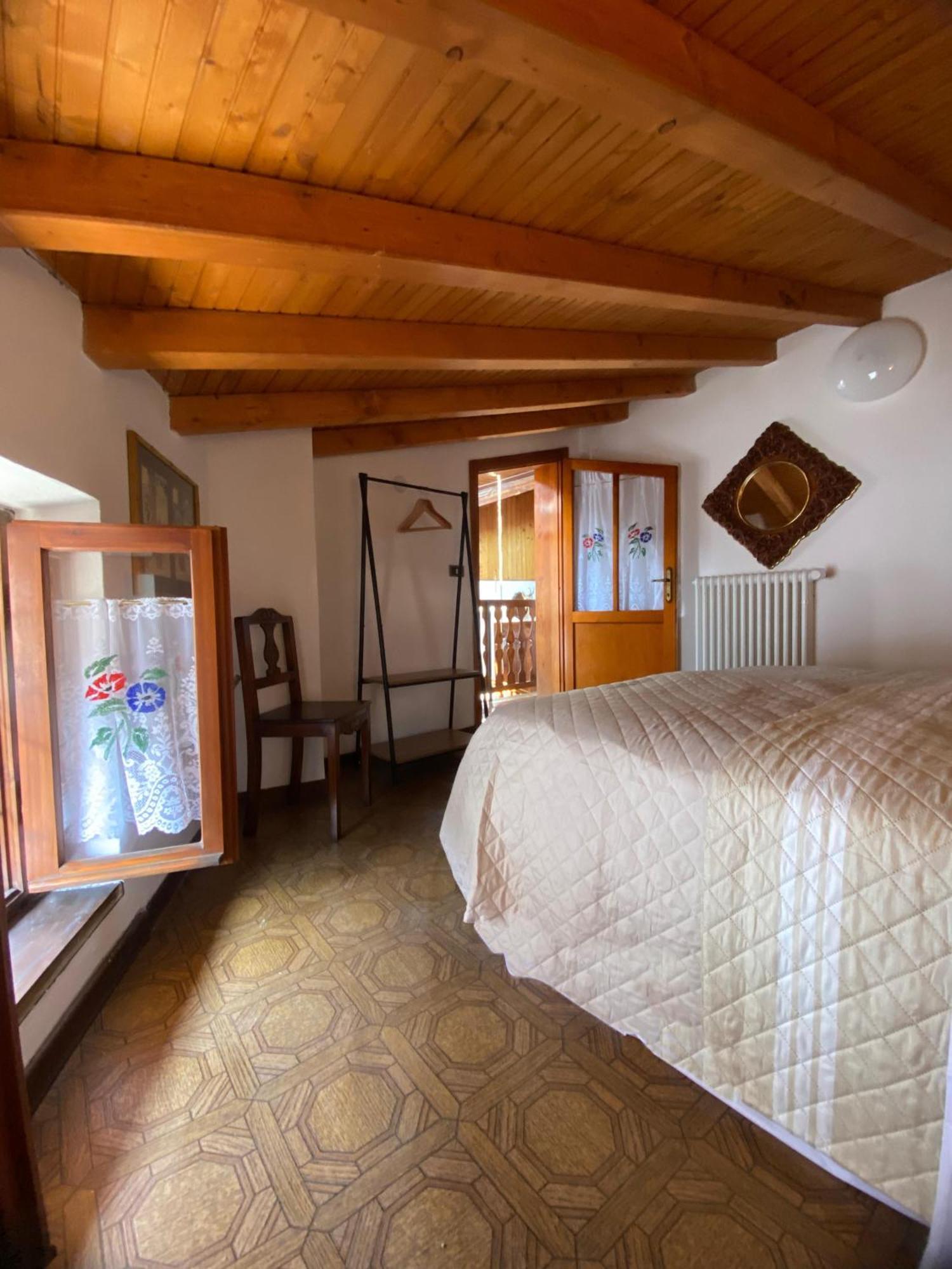 Villa Casa Nel Centro Storico Di Borno Esterno foto