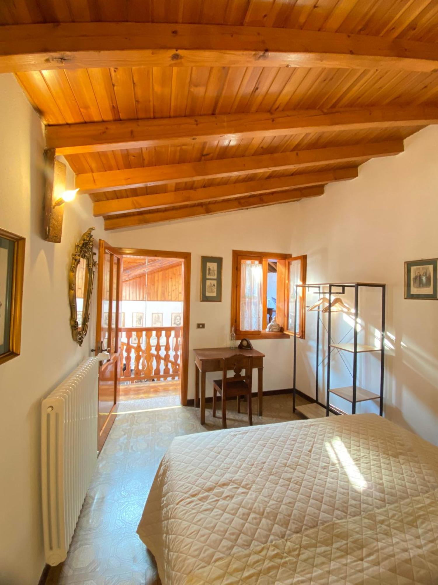 Villa Casa Nel Centro Storico Di Borno Esterno foto