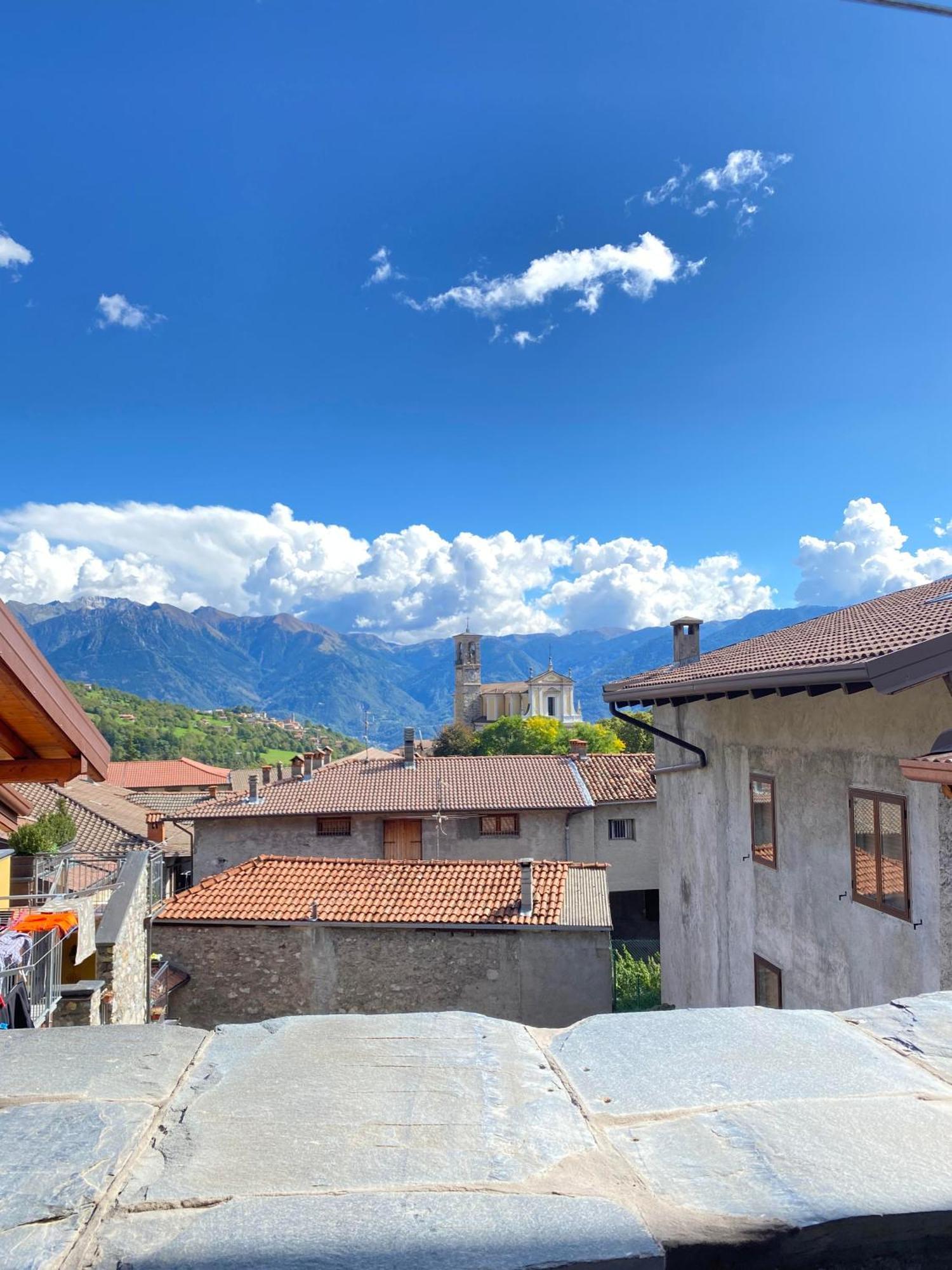 Villa Casa Nel Centro Storico Di Borno Esterno foto