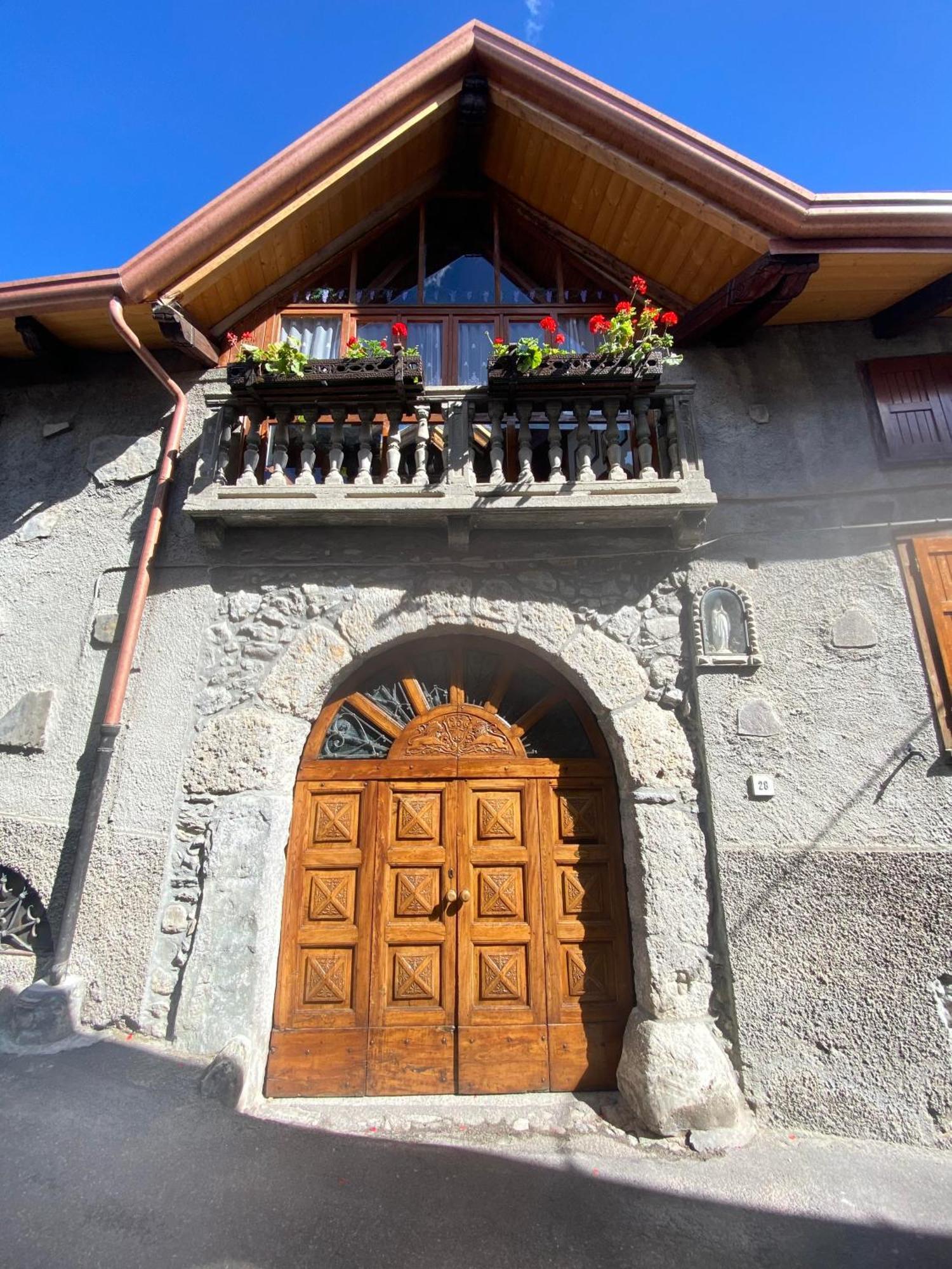 Villa Casa Nel Centro Storico Di Borno Esterno foto